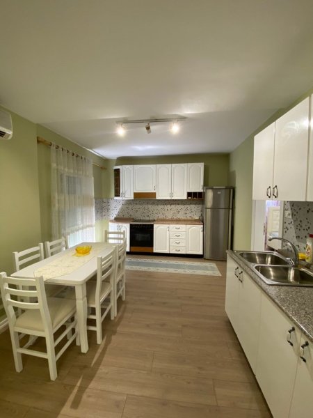 Tirane, jepet me qera apartament 3+1+Ballkon Kati 2, 100 m² 600 € (Xhanfize Keko Xhamllik)