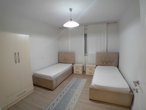 Tirane, jepet me qera apartament 3+1+Ballkon Kati 2, 100 m² 600 € (Xhanfize Keko Xhamllik)