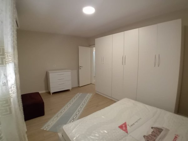 Tirane, jepet me qera apartament 3+1+Ballkon Kati 2, 100 m² 600 € (Xhanfize Keko Xhamllik)