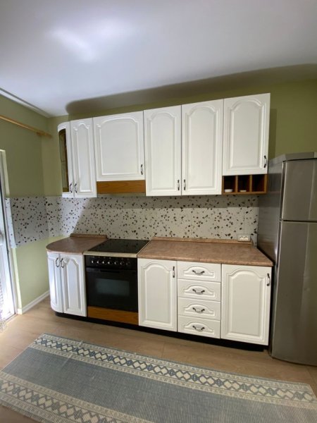 Tirane, jepet me qera apartament 3+1+Ballkon Kati 2, 100 m² 600 € (Xhanfize Keko Xhamllik)