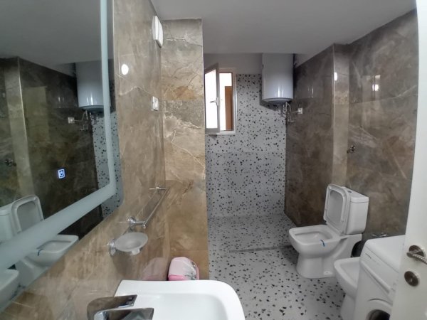 Tirane, jepet me qera apartament 3+1+Ballkon Kati 2, 100 m² 600 € (Xhanfize Keko Xhamllik)