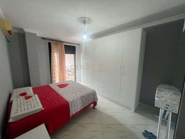 Durres, jepet me qera apartament 2+1+Ballkon Kati 4, 135 m² 400 € (PLAZH, STACIONI PARE)