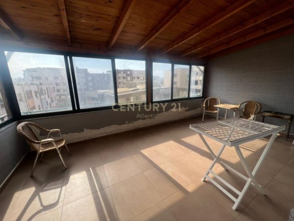 Durres, jepet me qera apartament 2+1+Ballkon Kati 4, 135 m² 400 € (PLAZH, STACIONI PARE)