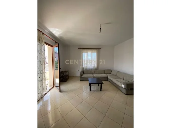 Tirane, jepet me qera apartament 3+1 Kati 3, 103 m² 450 € (Rruga:"Sadik Petrela")