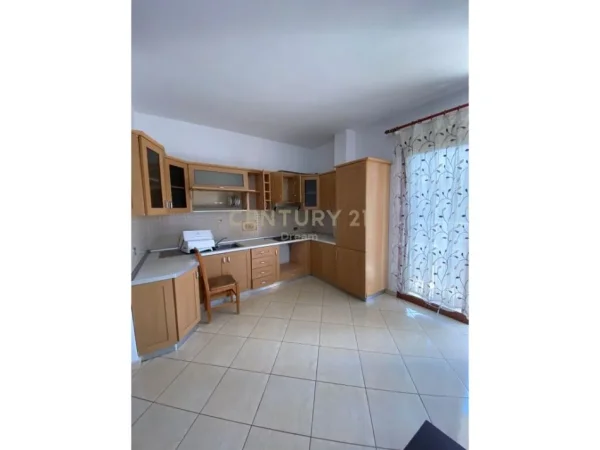 Tirane, jepet me qera apartament 3+1 Kati 3, 103 m² 450 € (Rruga:"Sadik Petrela")