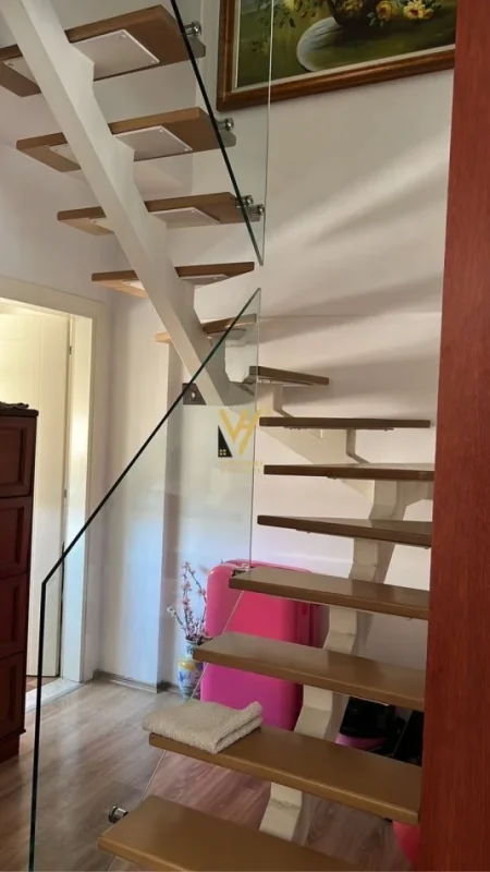 Tirane, shitet apartament 2+1+Ballkon Kati 4, 130 m² 320.000 € (KRISTAL CENTER)