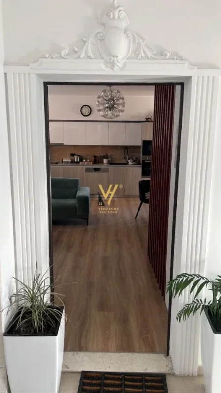 Tirane, shitet apartament 2+1+Ballkon Kati 4, 130 m² 320.000 € (KRISTAL CENTER)