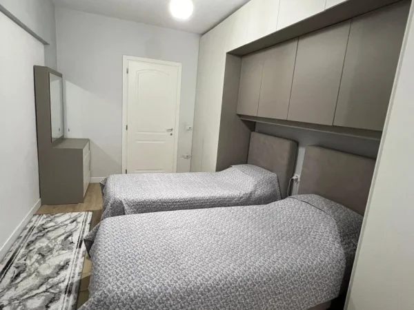 Tirane, shitet apartament 2+1+Ballkon Kati 6, 102 m² 140.000 € (Yzberisht)