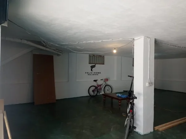 Tirane, jepet me qera magazine Kati 0, 130 m² 550 € (PORCELAN)