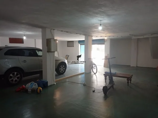 Tirane, jepet me qera magazine Kati 0, 130 m² 550 € (PORCELAN)