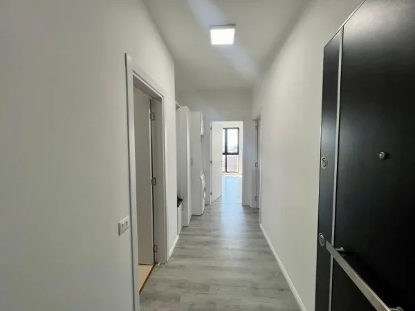 Tirane, jepet me qera 1+1 Kati 10, 75 m² 500 € (rruga e dibres)