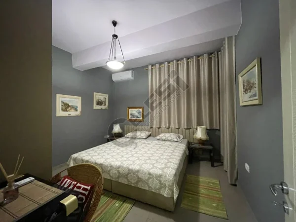 Tirane, jepet me qera apartament 2+1+Ballkon Kati 3, 86 m² 550 € (BLUVARDI ZOGU 1)