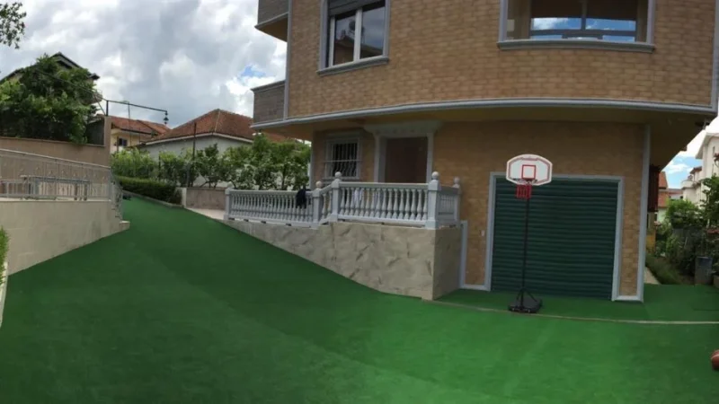 Tirane, jepet me qera Vile 3 Katshe Kati 4, 620 m² 1.200 € (KAMEZ)