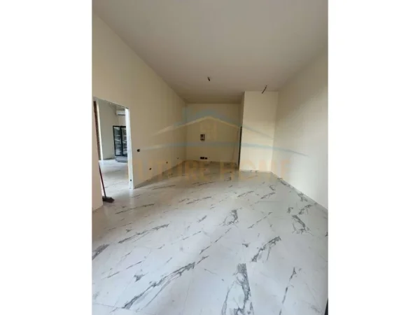 Tirane, jepet me qera apartament Kati 0, 81 m² 800  Euro (UNAZA E RE)