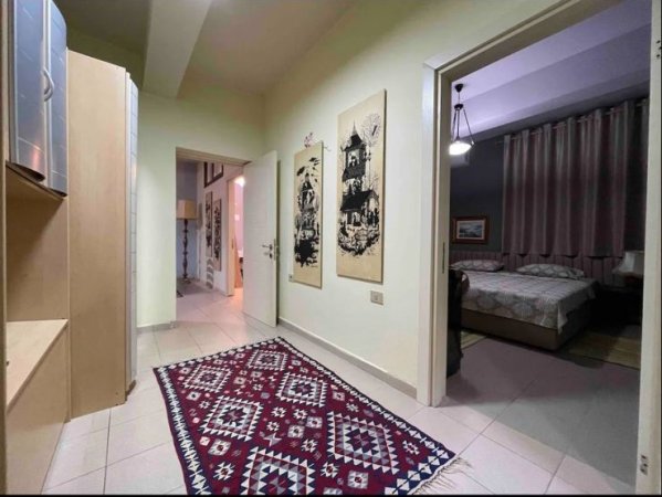 Tirane, jepet me qera apartament 1+1+Ballkon Kati 3, 90 m² (Stacioni i Trenit)