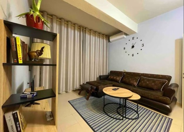 Tirane, jepet me qera apartament 1+1+Ballkon Kati 3, 90 m² (Stacioni i Trenit)