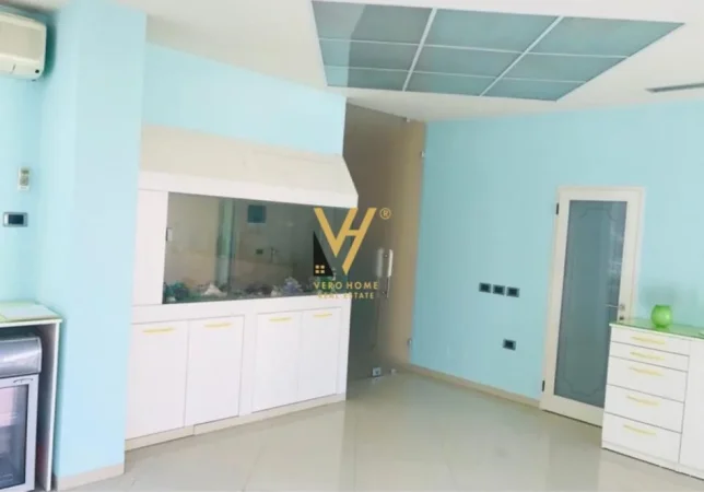 Tirane, jepet me qera zyre Kati 1, 93 m² 1.500 € (STADIUMI DINAMO)