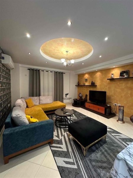 Tirane, jepet me qera apartament 2+1+Ballkon Kati 5, 100 m² 1.000 € (STADIUMI AIR ALBANIA)