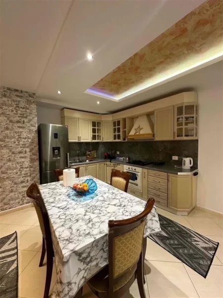 Tirane, jepet me qera apartament 2+1+Ballkon Kati 5, 100 m² 1.000 € (STADIUMI AIR ALBANIA)