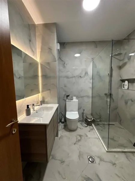 Tirane, jepet me qera apartament 2+1+Ballkon Kati 5, 100 m² 1.000 € (STADIUMI AIR ALBANIA)