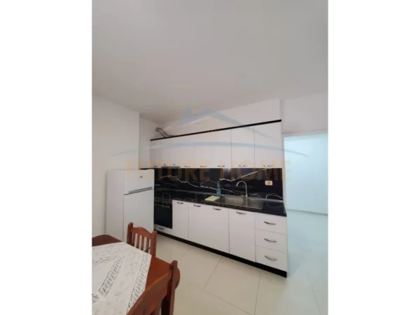Tirane, jepet me qera apartament 2+1 Kati 1, 92 m² 350 € (Fresk)