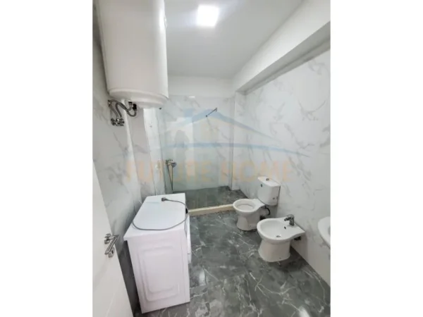 Tirane, jepet me qera apartament 2+1 Kati 1, 92 m² 350 € (Fresk)