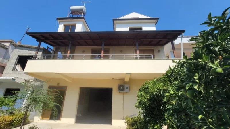 Durres, shitet shtepi 4+1+Ballkon Kati 3, 150.000 € (prane Autostrades Durres – Tirane, Durres.)