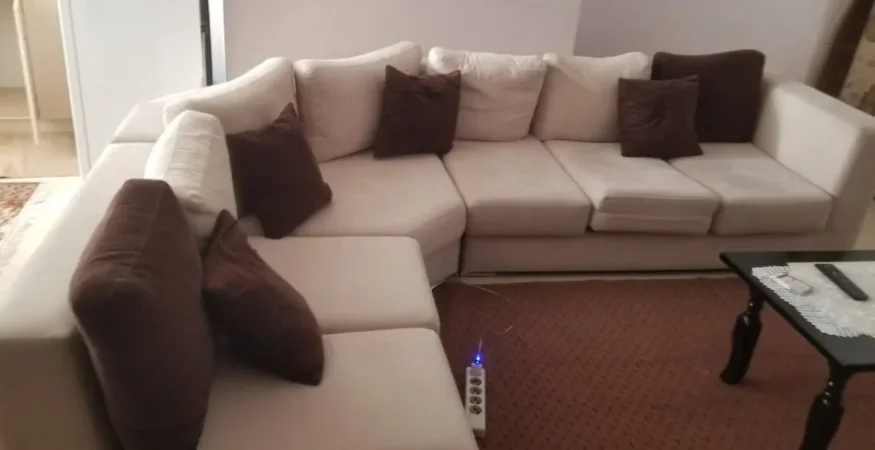 Tirane, jepet me qera Vile 1+1 Kati 2, 60 m² 230 € (5 min nga Amerikan 3,Yzberisht)