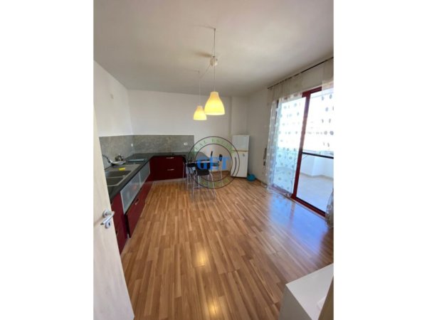 Durres, jepet me qera apartament 2+1+Ballkon Kati 10, 110 m² 500 € (Gjykata, Durres)