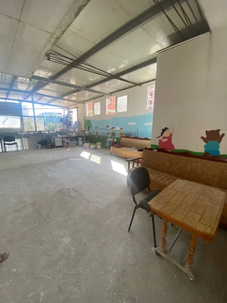 Tirane, jepet me qera ambjent biznesi Kati 2, 280 m² 1.000 € 