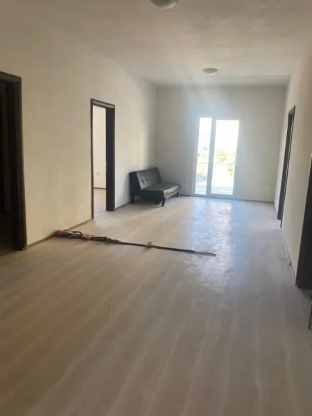 Tirane, jepet me qera ambjent biznesi Kati 2, 280 m² 1.000 € 