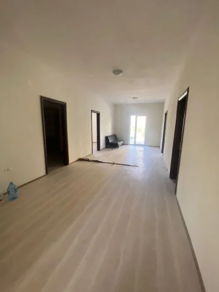 Tirane, jepet me qera ambjent biznesi Kati 2, 280 m² 1.000 € 