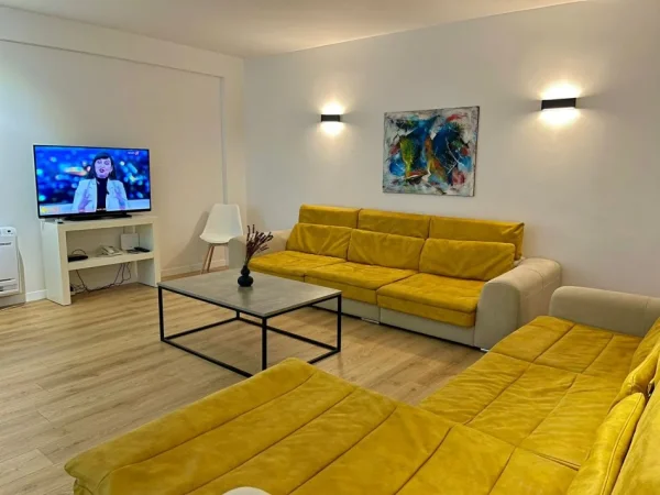 Tirane, shitet apartament 2+1+Ballkon Kati 2, 139 m² 250.000 € (Kopshti Botanik)
