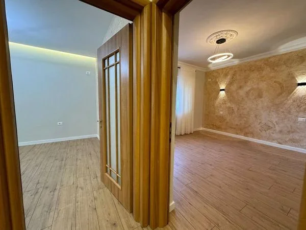 Tirane, shitet apartament 1+1 Kati 3, 58 m² 98.000 € (Xhamllik)