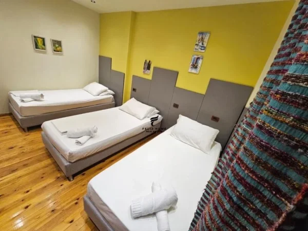 Tirane, jepet me qera apartament duplex 2+1+Ballkon Kati 2, 130 m² 1.000 € (SELVIA)