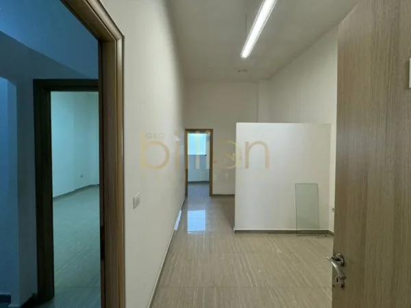 Tirane, shitet ambjent biznesi Kati 1, 136 m² 340.000 € (MATERNITETI I RI)