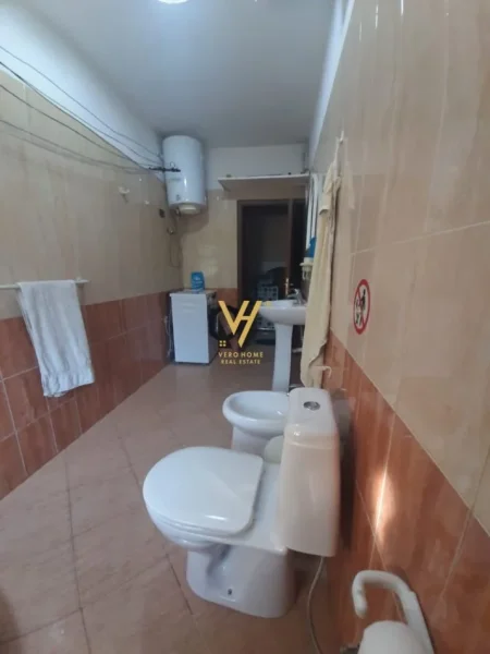 Tirane, jepet me qera apartament 1+1+Ballkon Kati 1, 72 m² 500 € (BRRYLI)