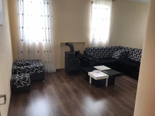 Tirane, jepet me qera Vile 5+1 Kati 3, 400 m² 1.800 € (LIQENI I FARKES)