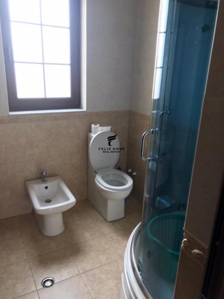 Tirane, jepet me qera Vile 5+1 Kati 3, 400 m² 1.800 € (LIQENI I FARKES)
