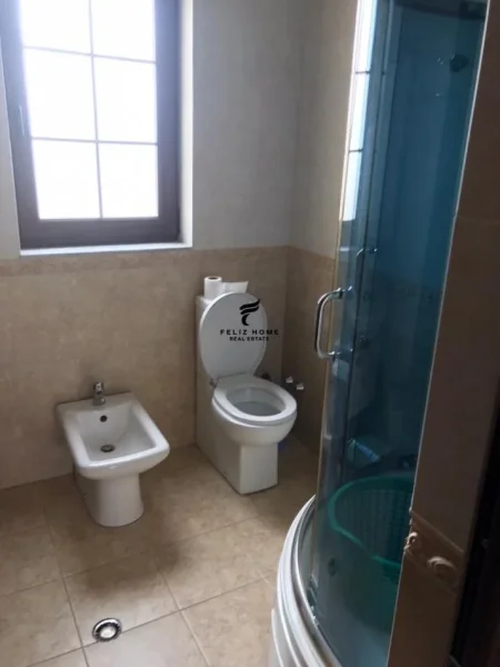 Tirane, jepet me qera Vile 5+1 Kati 3, 400 m² 1.800 € (LIQENI I FARKES)