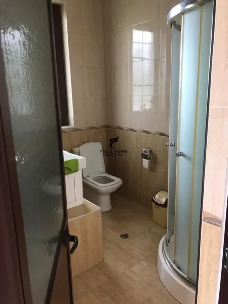 Tirane, jepet me qera Vile 5+1 Kati 3, 400 m² 1.800 € (LIQENI I FARKES)