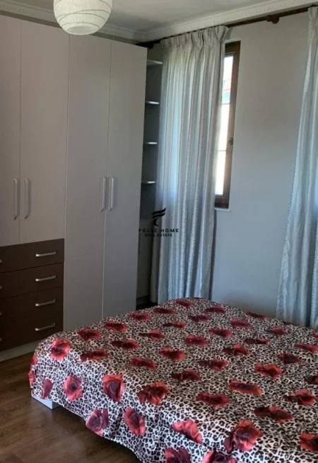 Tirane, jepet me qera Vile 5+1 Kati 3, 400 m² 1.800 € (LIQENI I FARKES)