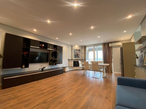 Tirane, jepet me qera apartament+verande | Penthouse 2+1+Ballkon Kati 13, 125 m² 1.100 € (Ish Ekspozita, Tirana, Albania)