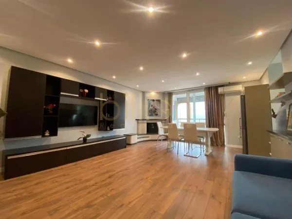 Tirane, jepet me qera apartament+verande | Penthouse 2+1+Ballkon Kati 13, 125 m² 1.100 € (Ish Ekspozita, Tirana, Albania)