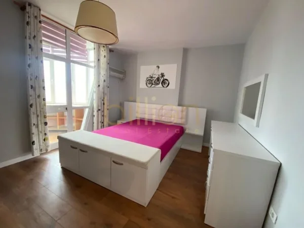 Tirane, jepet me qera apartament+verande | Penthouse 2+1+Ballkon Kati 13, 125 m² 1.100 € (Ish Ekspozita, Tirana, Albania)