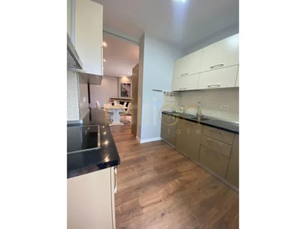 Tirane, jepet me qera apartament+verande | Penthouse 2+1+Ballkon Kati 13, 125 m² 1.100 € (Ish Ekspozita, Tirana, Albania)