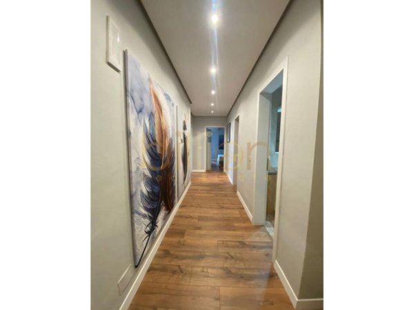 Tirane, jepet me qera apartament+verande | Penthouse 2+1+Ballkon Kati 13, 125 m² 1.100 € (Ish Ekspozita, Tirana, Albania)