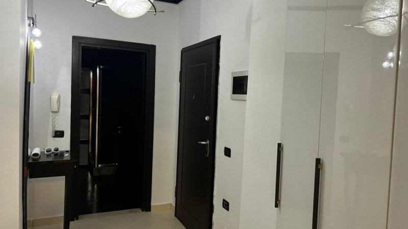 Tirane, jepet me qera apartament 2+1+Ballkon Kati 3, 90 m² 750 € (SULEJMAN DELVINA)