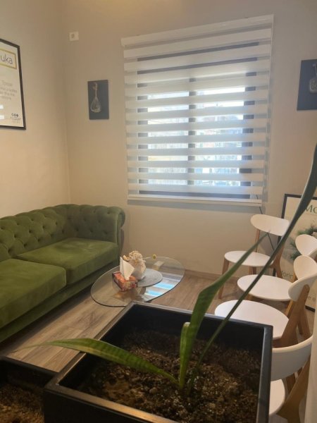 Tirane, jepet me qera ambjent biznesi Kati 2, 80 m² 800 € (Mihal Popi)