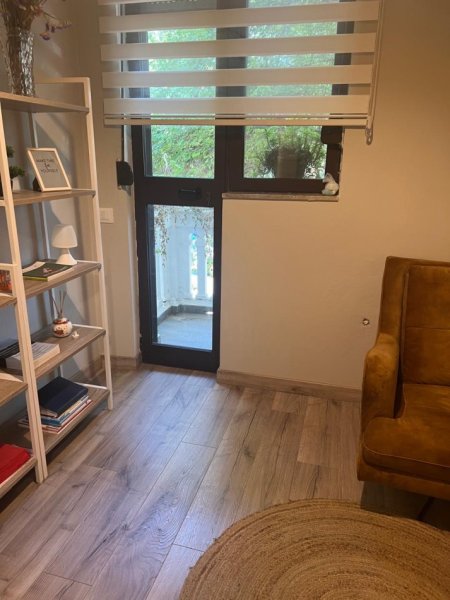Tirane, jepet me qera ambjent biznesi Kati 2, 80 m² 800 € (Mihal Popi)